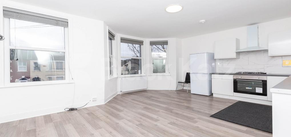 			3 Bedroom, 2 bath, 1 reception Apartment			 Portland Gardens, Harringey N4